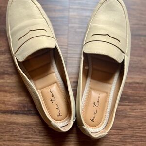 Me Too Women’s Brooke Tan Loafers size 8.5
